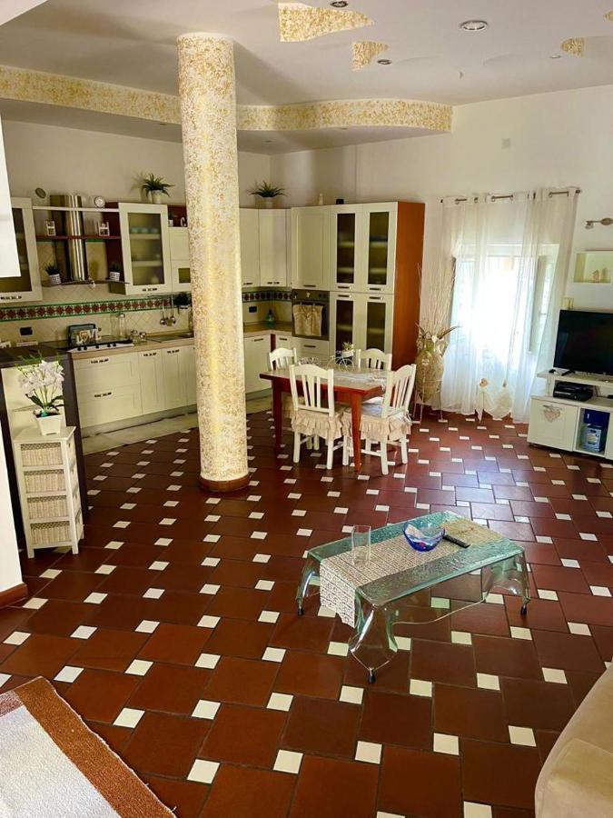 Ferienwohnung Holiday House Il Castello Di Anna Vietri Exterior foto